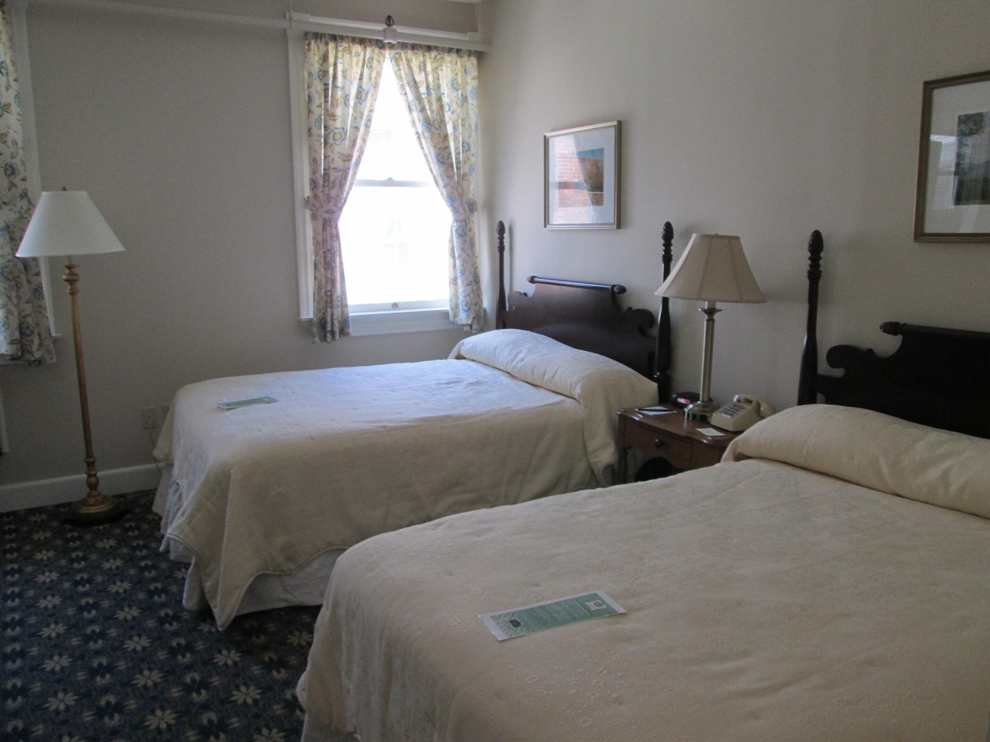 Middlebury Inn Екстер'єр фото