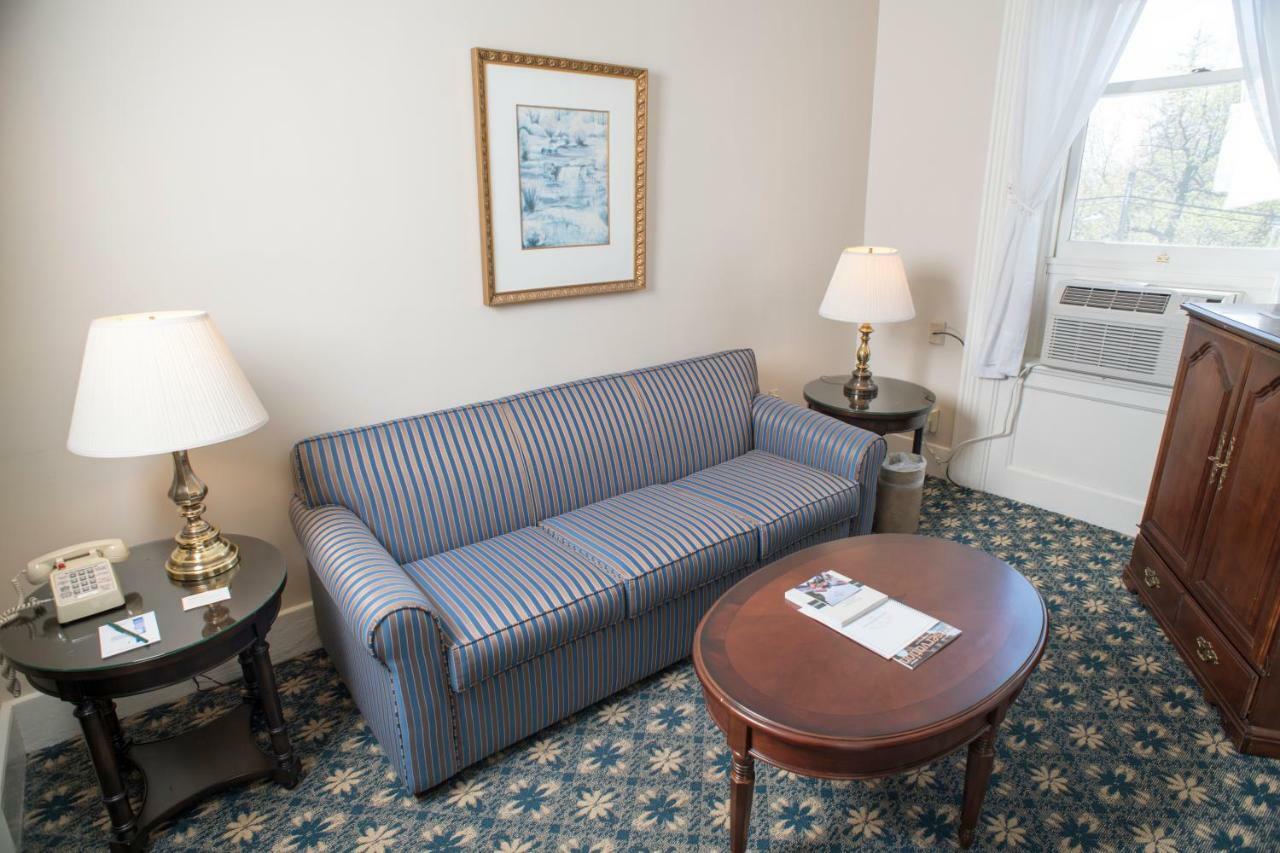 Middlebury Inn Екстер'єр фото