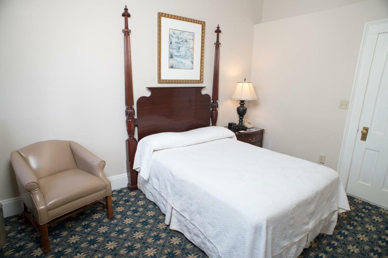 Middlebury Inn Екстер'єр фото