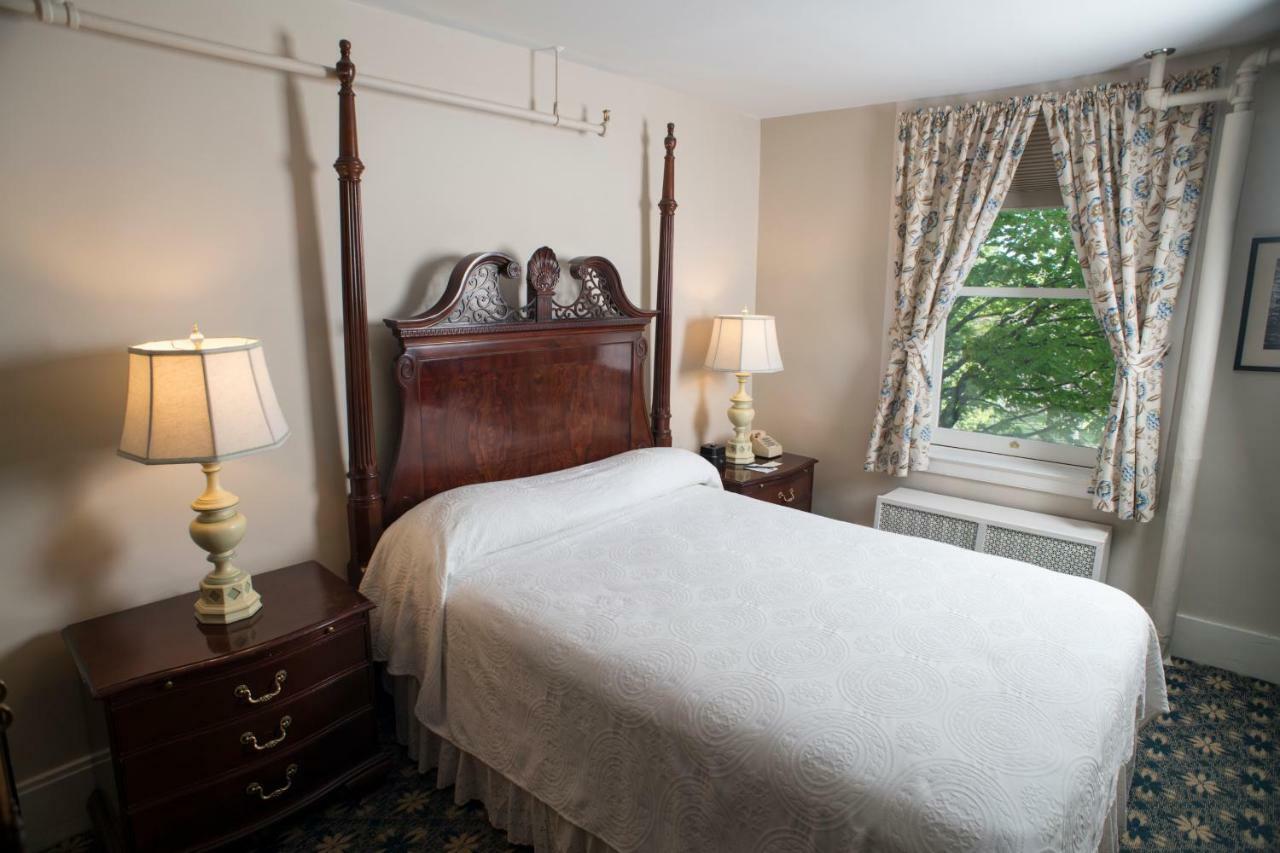 Middlebury Inn Екстер'єр фото