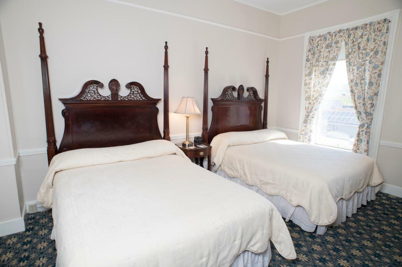 Middlebury Inn Екстер'єр фото