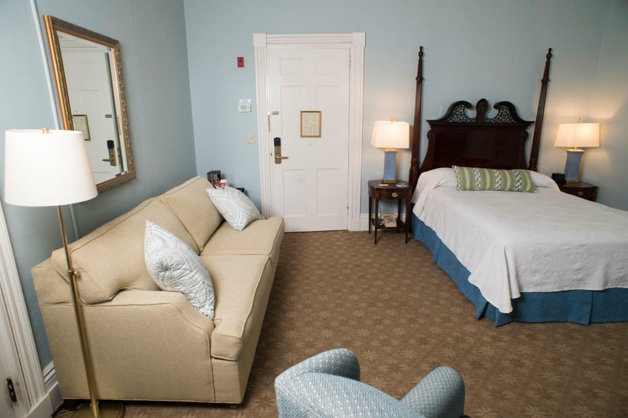 Middlebury Inn Екстер'єр фото