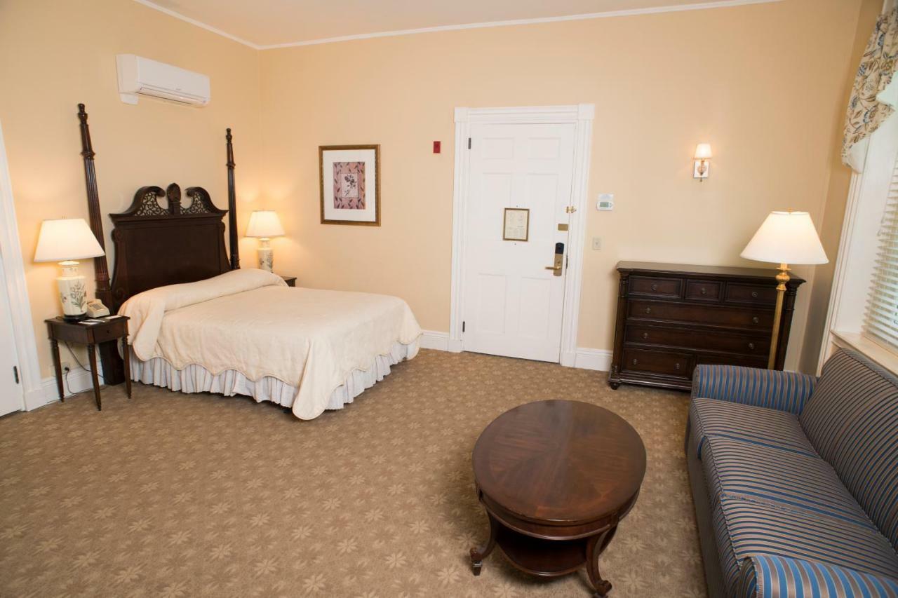 Middlebury Inn Екстер'єр фото