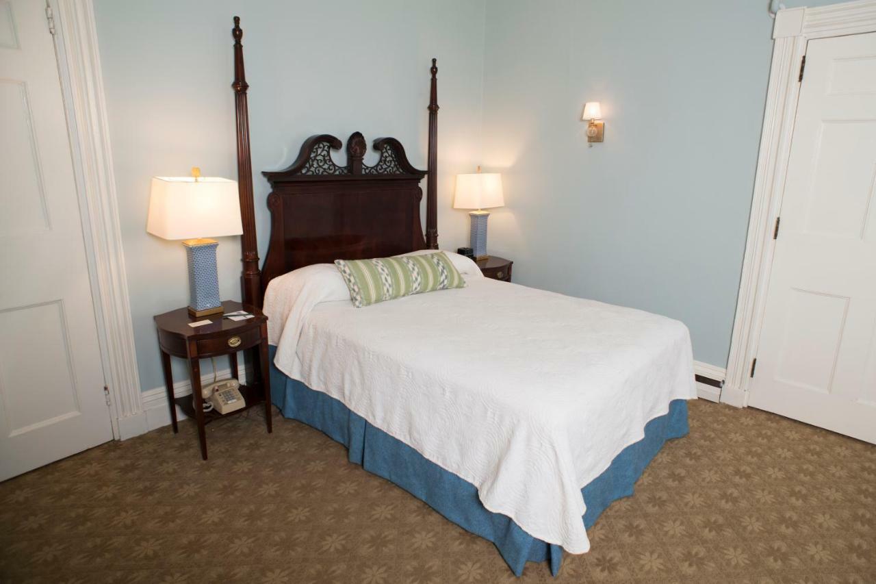 Middlebury Inn Екстер'єр фото