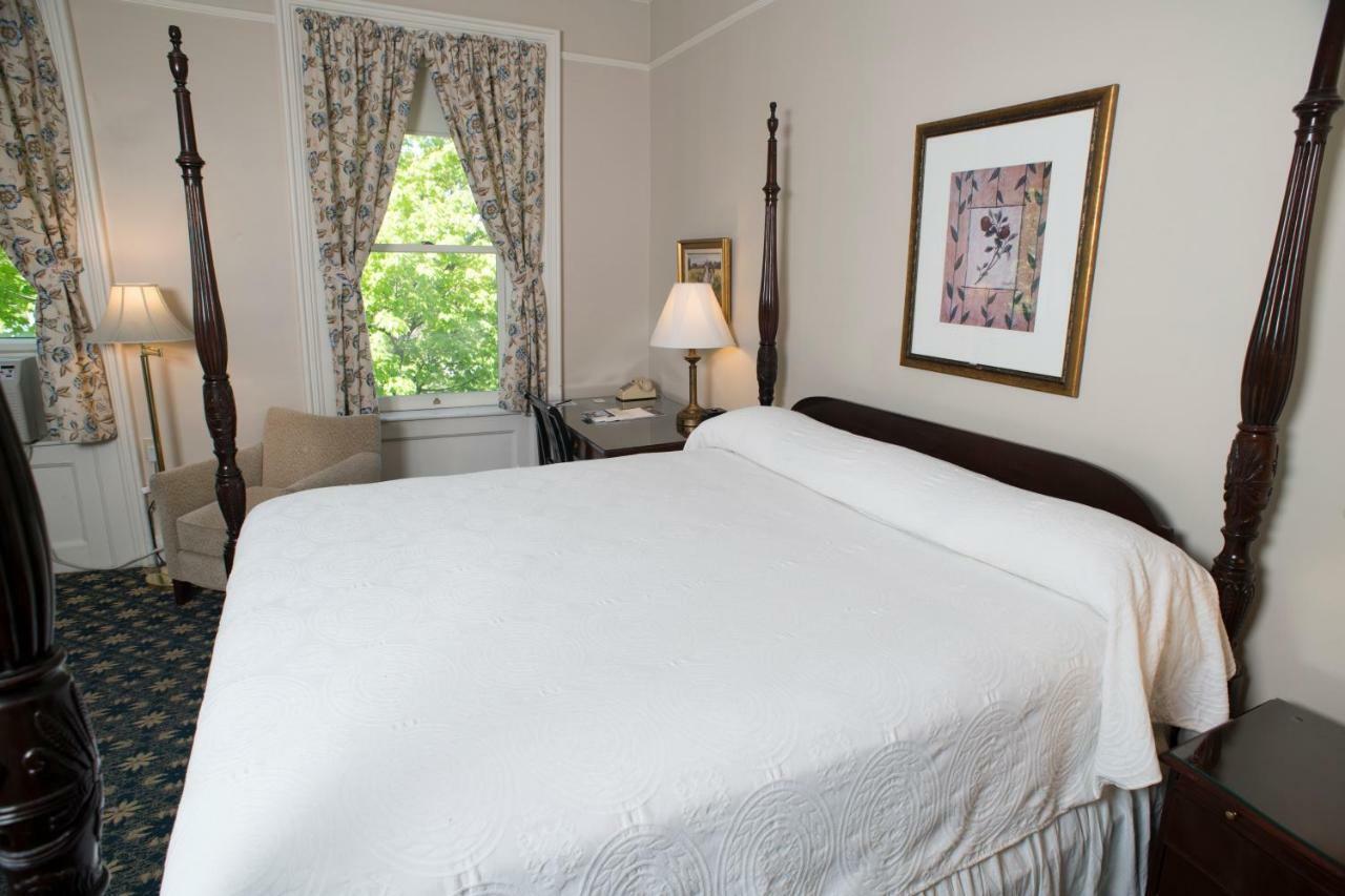 Middlebury Inn Екстер'єр фото