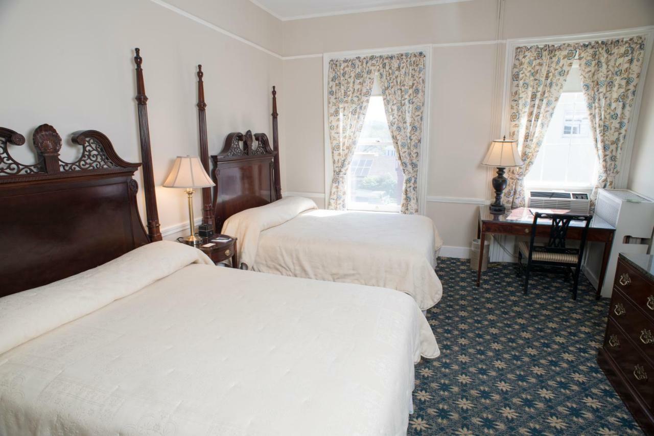 Middlebury Inn Екстер'єр фото