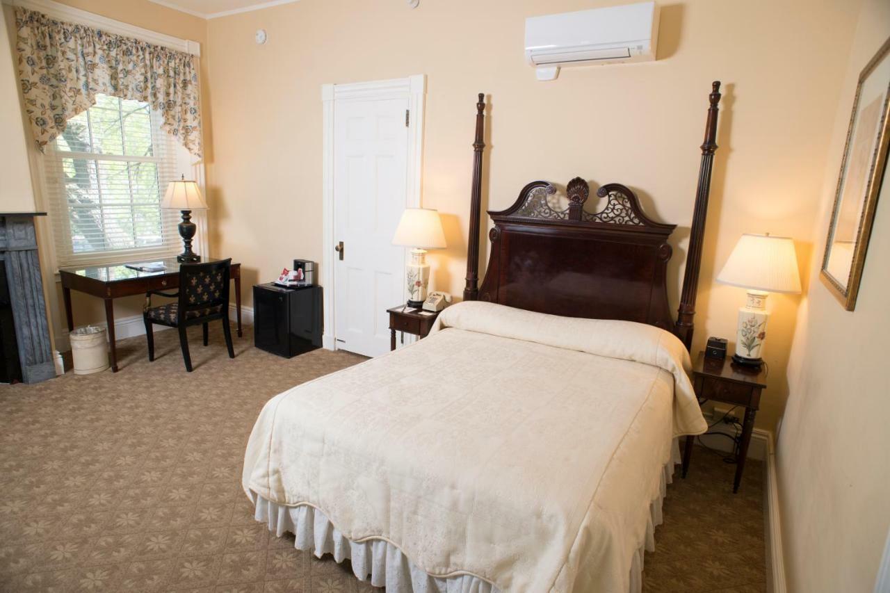 Middlebury Inn Екстер'єр фото
