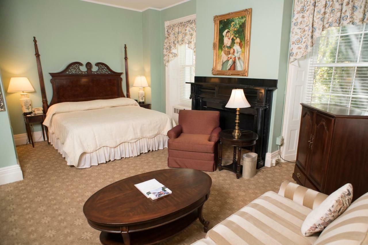 Middlebury Inn Екстер'єр фото