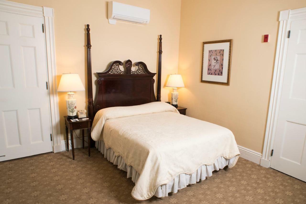 Middlebury Inn Екстер'єр фото