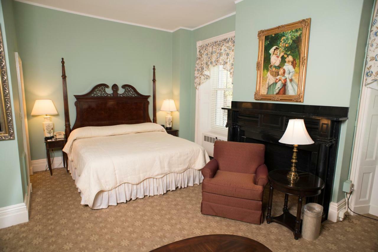 Middlebury Inn Екстер'єр фото