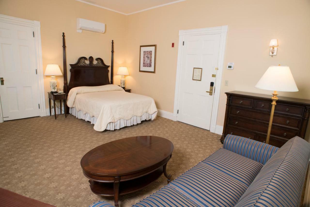 Middlebury Inn Екстер'єр фото