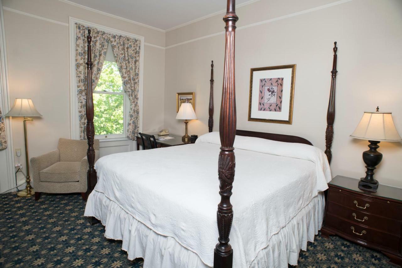 Middlebury Inn Екстер'єр фото